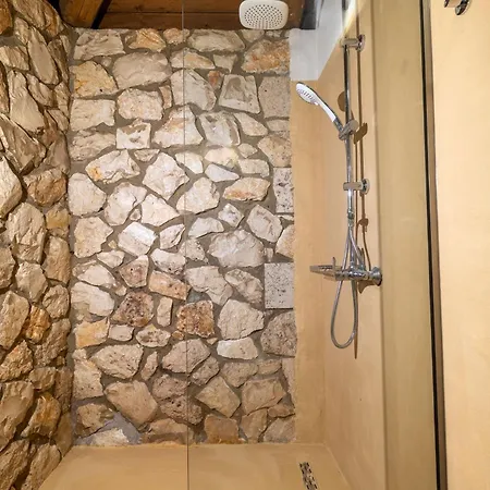 Сasa de vacaciones Vardiola Houses, Close To Agios Sostis Beach, By Zantewize *