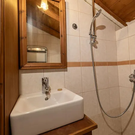 Сasa de vacaciones Vardiola Houses, Close To Agios Sostis Beach, By Zantewize *