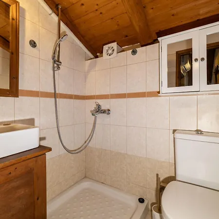 Сasa de vacaciones Vardiola Houses, Close To Agios Sostis Beach, By Zantewize