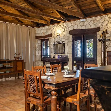 Сasa de vacaciones Vardiola Houses, Close To Agios Sostis Beach, By Zantewize Lithakia (Zakynthos)