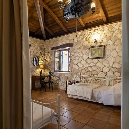 Vardiola Houses, Close To Agios Sostis Beach, By Zantewize * Lithakia (Zakynthos)