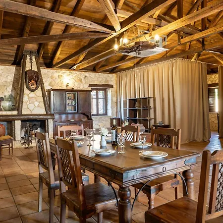 Casa vacanze Vardiola Houses, Close To Agios Sostis Beach, By Zantewize