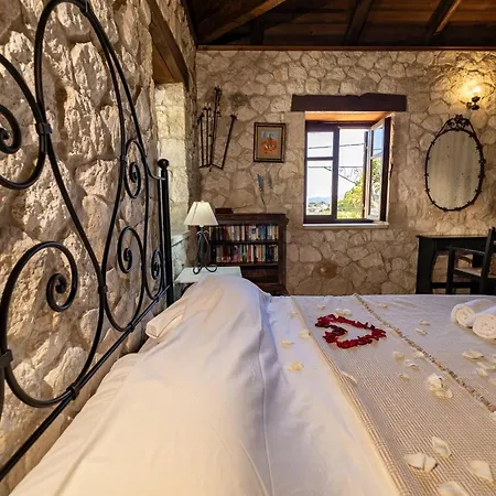 Vardiola Houses, Close To Agios Sostis Beach, By Zantewize * Lithakia (Zakynthos)