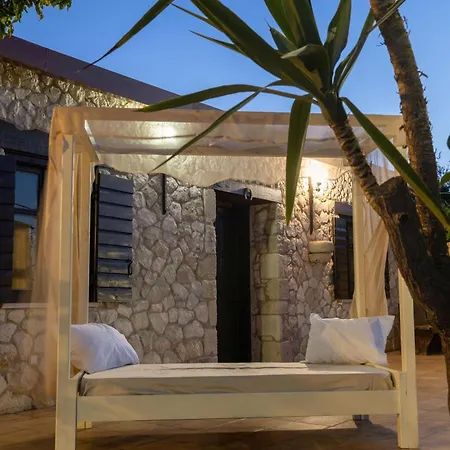 Сasa de vacaciones Vardiola Houses, Close To Agios Sostis Beach, By Zantewize *