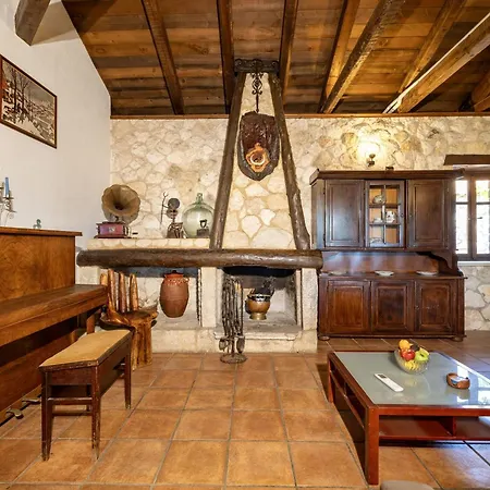 Сasa de vacaciones Vardiola Houses, Close To Agios Sostis Beach, By Zantewize