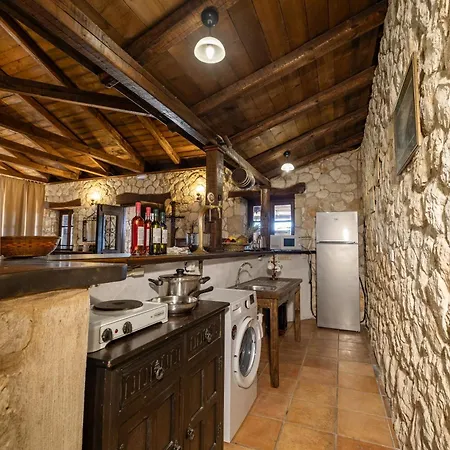 Сasa de vacaciones Vardiola Houses, Close To Agios Sostis Beach, By Zantewize