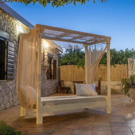 Сasa de vacaciones Vardiola Houses, Close To Agios Sostis Beach, By Zantewize *