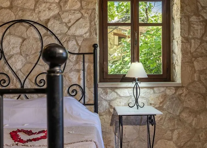 Semesterbostad Vardiola Houses, Close To Agios Sostis Beach, By Zantewize