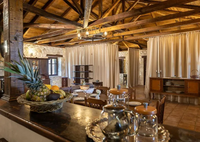 Semesterbostad Vardiola Houses, Close To Agios Sostis Beach, By Zantewize *