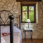 Feriehus Vardiola Houses, Close To Agios Sostis Beach, By Zantewize