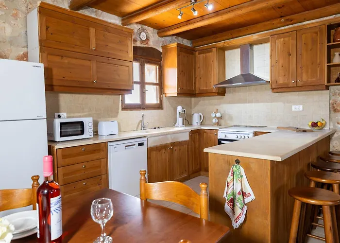 Casa vacanze Vardiola Houses, Close To Agios Sostis Beach, By Zantewize *