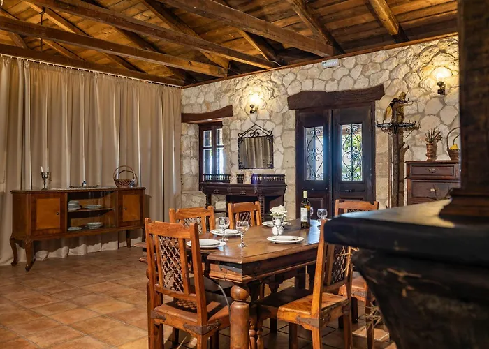 Casa vacanze Vardiola Houses, Close To Agios Sostis Beach, By Zantewize Lithakia (Zakynthos)