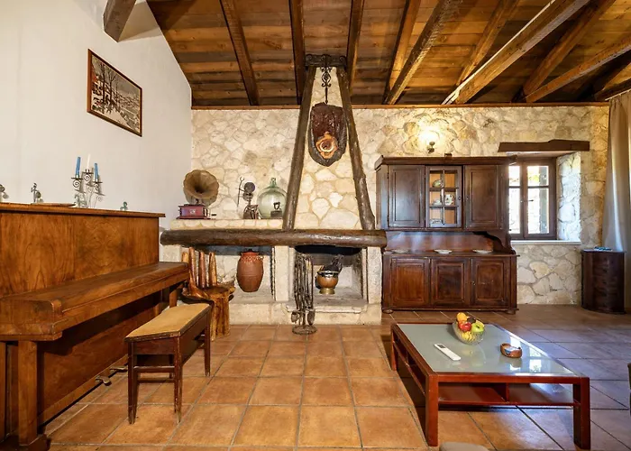 Casa vacanze Vardiola Houses, Close To Agios Sostis Beach, By Zantewize