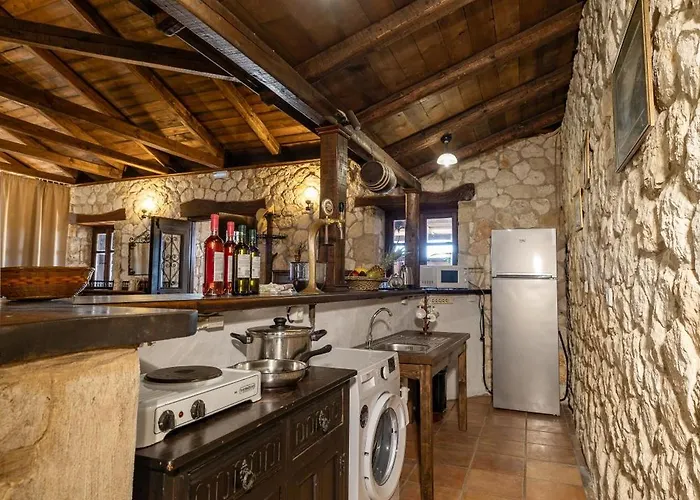 Casa vacanze Vardiola Houses, Close To Agios Sostis Beach, By Zantewize
