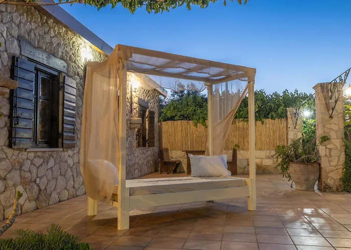Casa vacanze Vardiola Houses, Close To Agios Sostis Beach, By Zantewize *